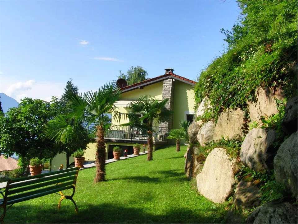 Esclusiva villa in una posizione soleggiata e tranquilla con incantevo – foto 9 di 12