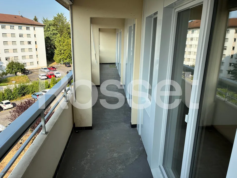 Wohnung mit 5.5 Zimmern und Balkon im 5. Stock