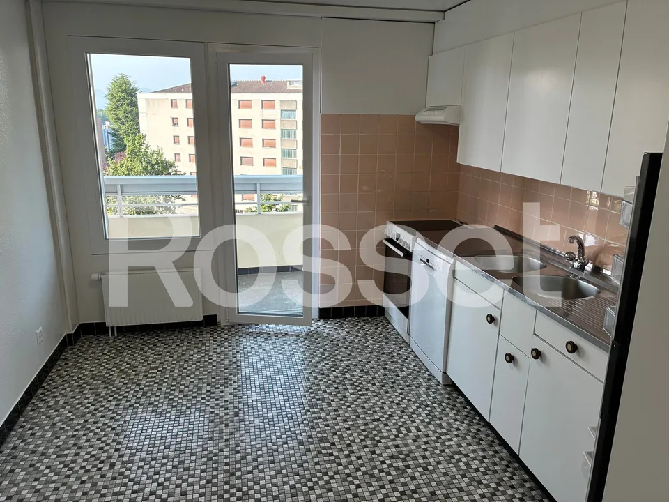 Wohnung mit 5.5 Zimmern und Balkon im 5. Stock