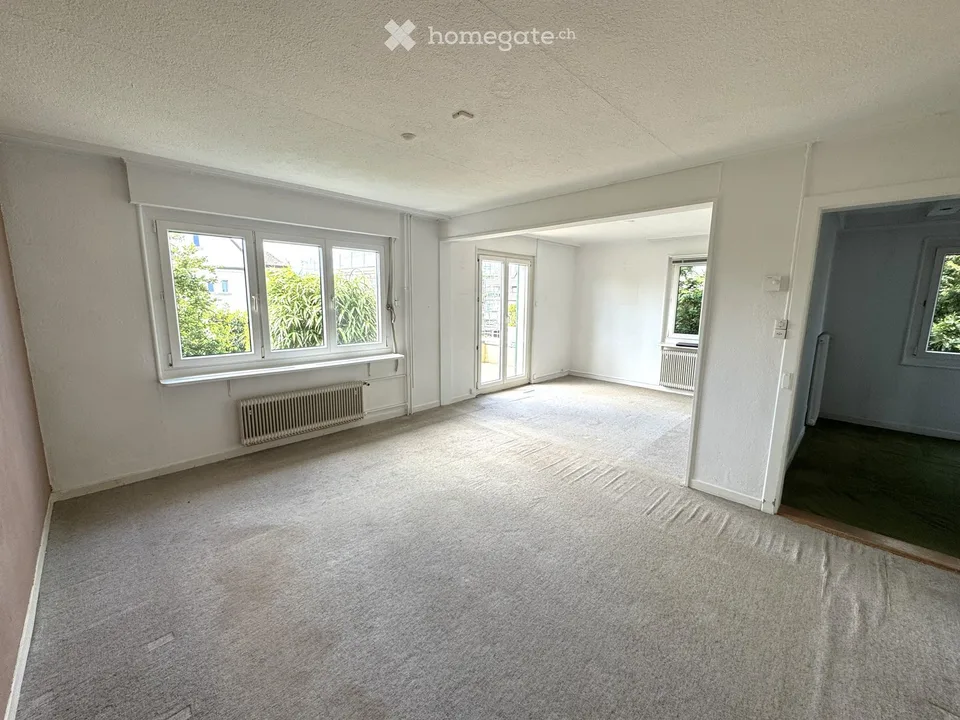 Charming semi-detached house with garden and potential in a central and quiet location in Meilen