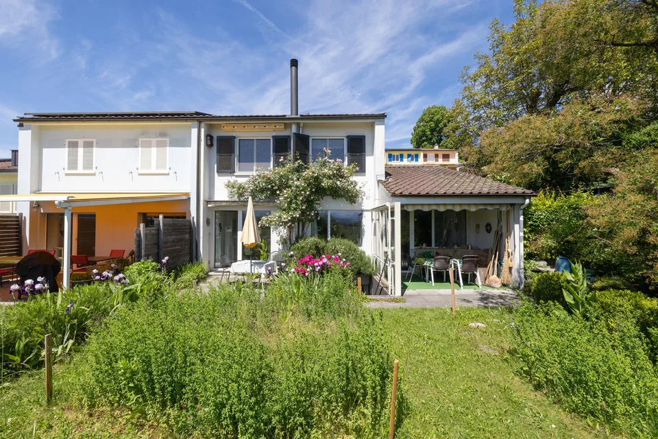 Charmantes Reiheneinfamilienhaus mit Gartenoase und Weitsicht