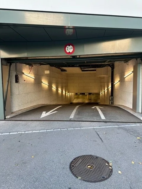 Posto auto in garage sotterraneo - vicino alla fermata dell'autobus Heimstrasse