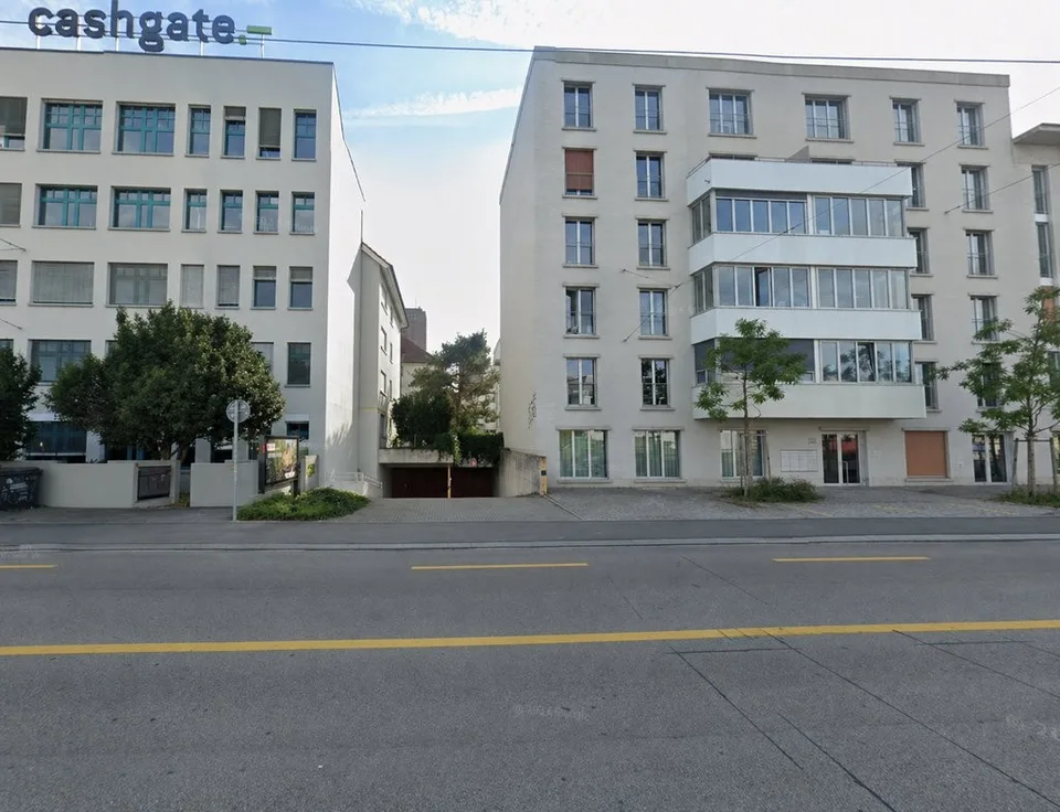 Zentral gelegener Einstellplatz zu vermieten