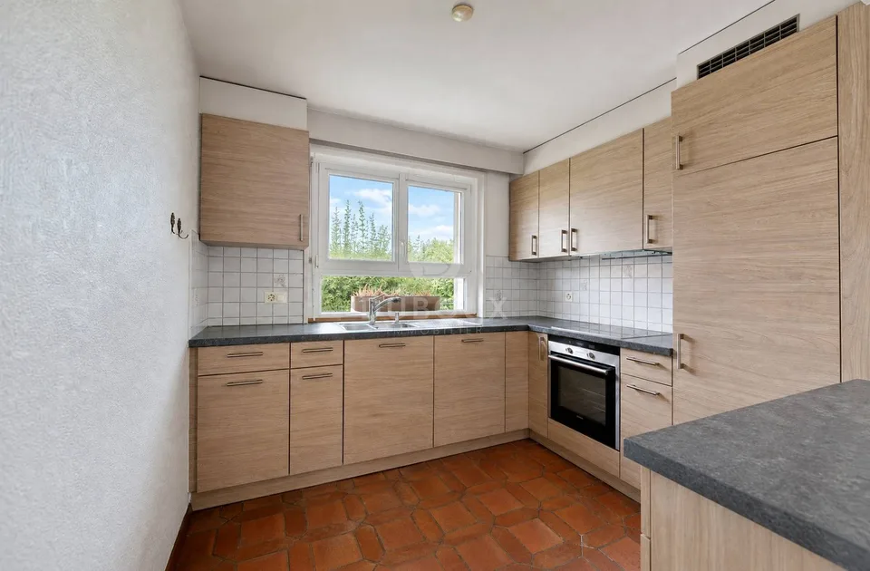 Charming Family Villa with Garden in a Residential Area