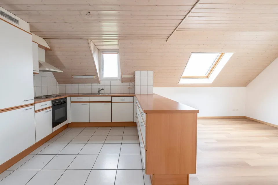 Gemütliche 5 Zimmer-Dachwohnung mit praktischem Grundriss