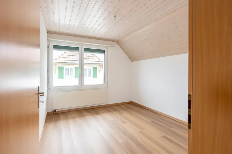 Gemütliche 5 Zimmer-Dachwohnung mit praktischem Grundriss