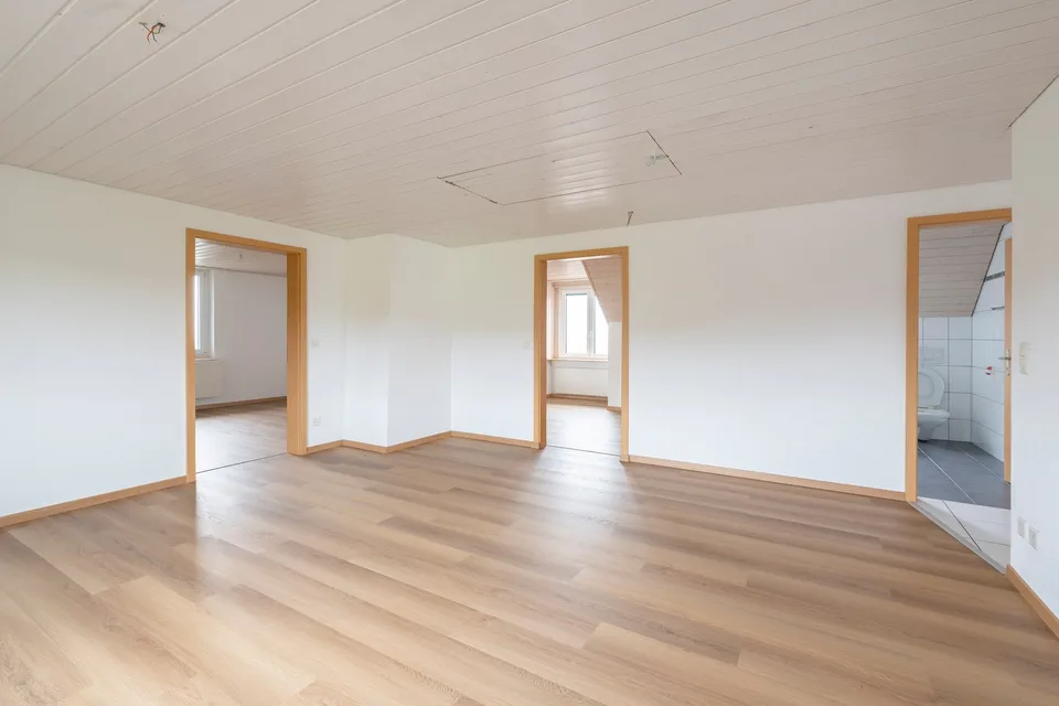 Gemütliche 5 Zimmer-Dachwohnung mit praktischem Grundriss