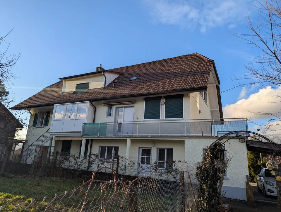 Gemütliche 5 Zimmer-Dachwohnung mit praktischem Grundriss