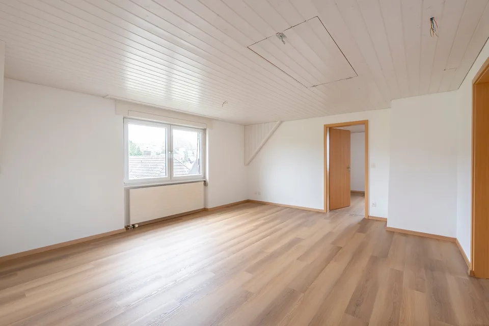 Gemütliche 5 Zimmer-Dachwohnung mit praktischem Grundriss