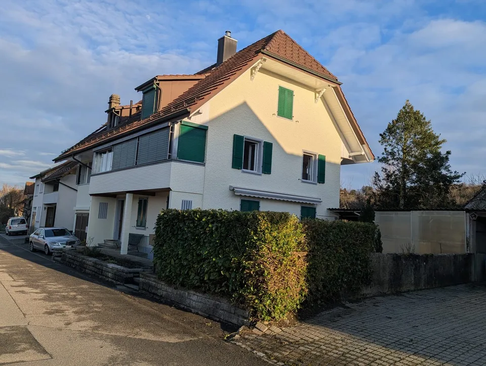 Gemütliche 5 Zimmer-Dachwohnung mit praktischem Grundriss