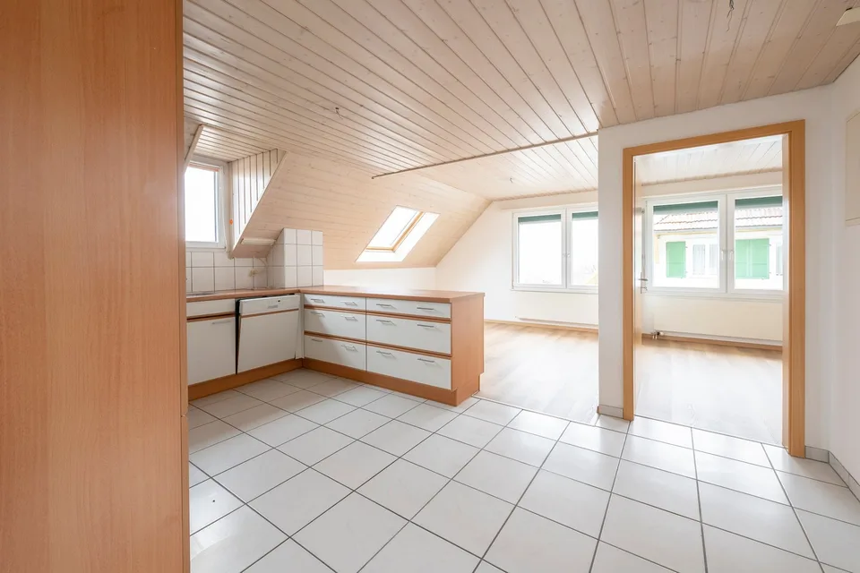 Gemütliche 5 Zimmer-Dachwohnung mit praktischem Grundriss