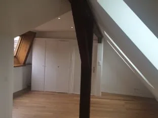 Duplex-Penthouse mit Charme · 5. und letztes Stockwerk · Aufzug · großer baumgesäumter Garten
