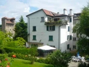Duplex-Penthouse mit Charme · 5. und letztes Stockwerk · Aufzug · großer baumgesäumter Garten
