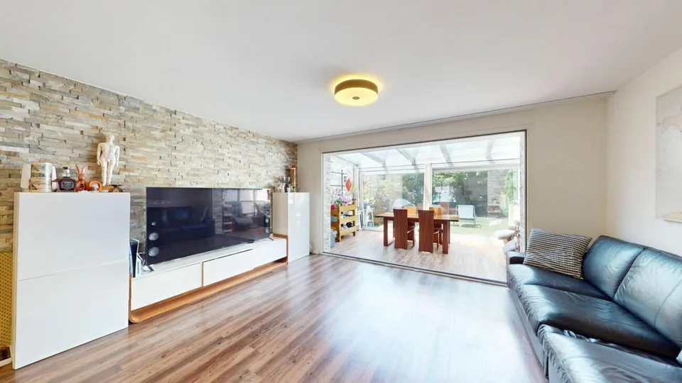 5.5-Zimmer-Reiheneinfamilienhaus mit Wintergarten, Terrasse und gepflegtem Garten im Reinacherhof