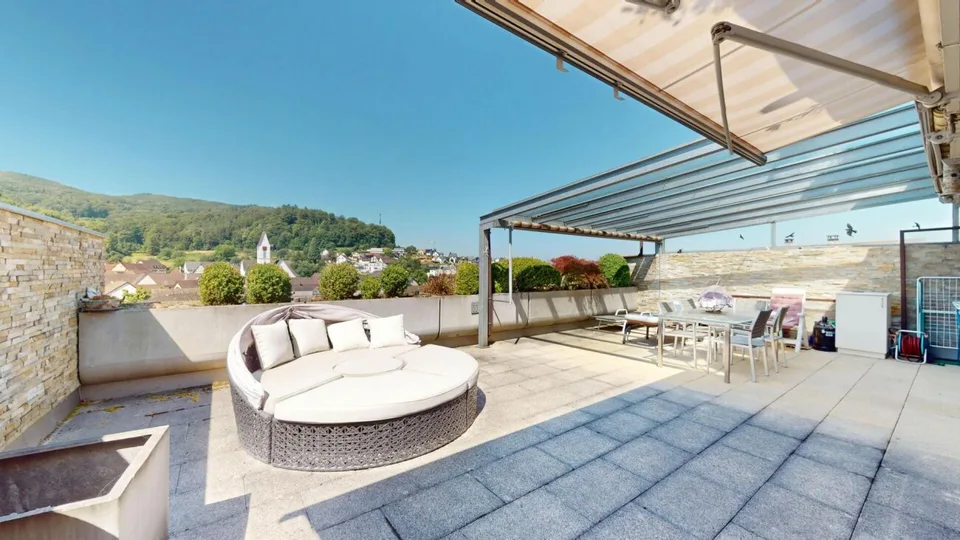 Wohnen mit Aussicht - lichtdurchflutete Terrassenwohnung mit Pool & Sauna in Zeiningen