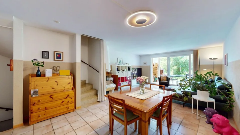 Ruhig gelegenes 6.5-Zimmer-Reihenfamilienhaus mit viel Platz