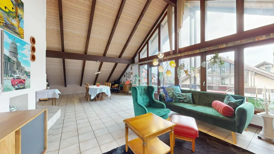 Appartamento mansardato di 4,5 locali luminoso con carattere loft a Winznau