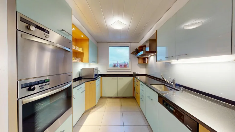 Wohnen mit Aussicht - lichtdurchflutete Terrassenwohnung mit Pool & Sauna