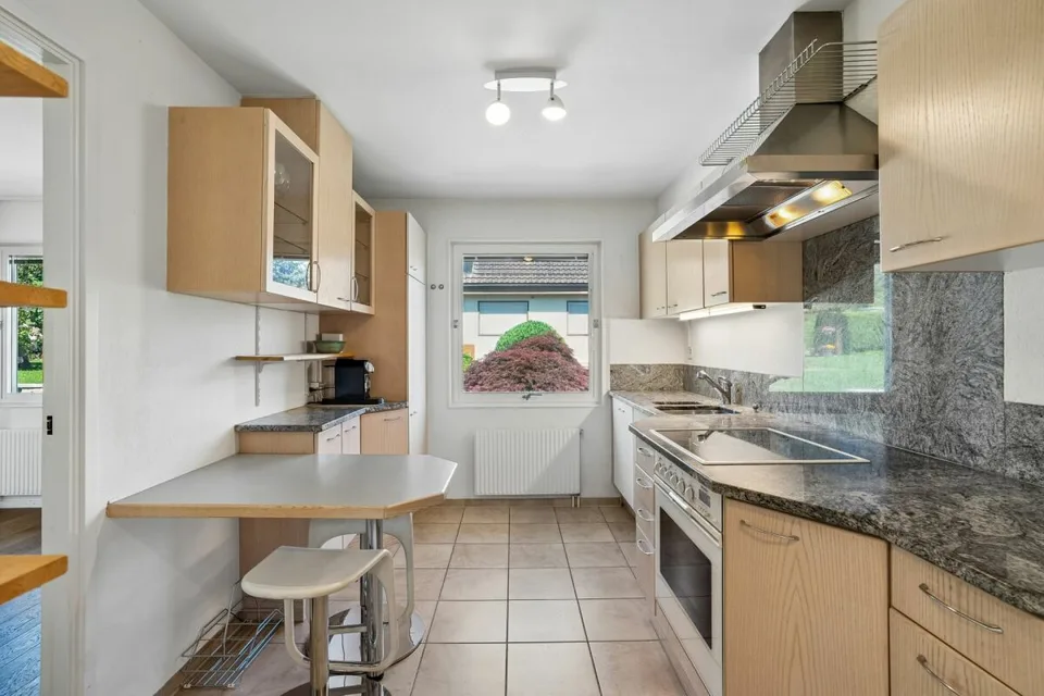 Casa familiare svedese con spazio per la progettazione
