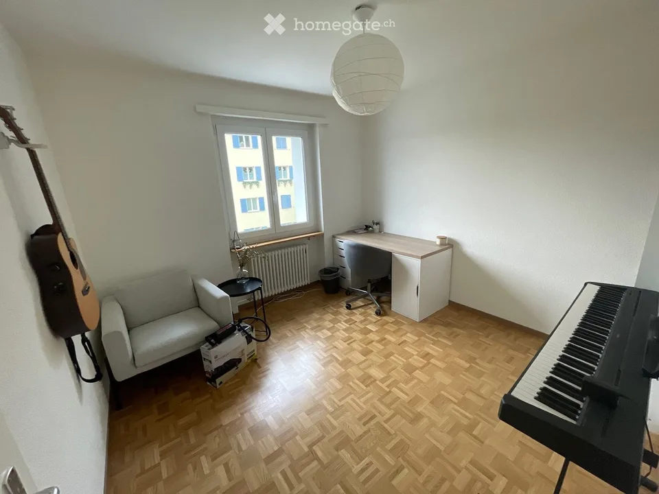 Bright, Modern 4-Room Apartment with Balcony