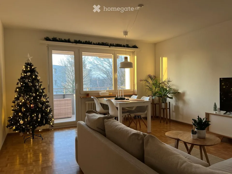 Helle, Moderne 4-Zimmer-Wohnung mit Balkon