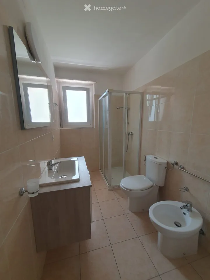 Modern und helles 2.5-Zimmer-Wohnung in Chiasso, sofort verfügbar