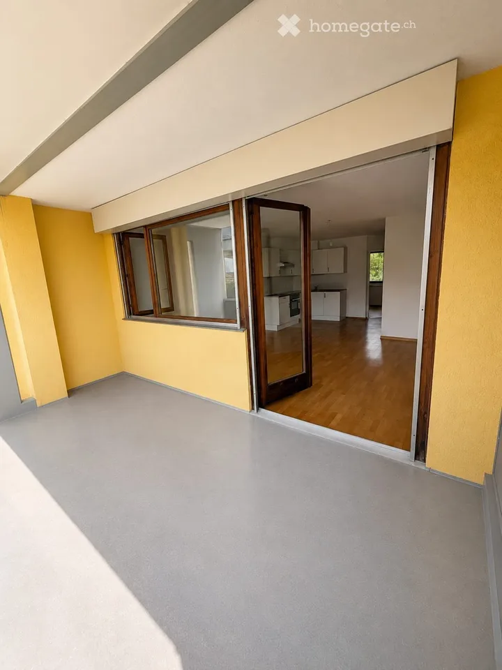NEUCHÂTEL, TWO SUNNY ROOMS WITH BALCONY CLOSE TO TRAIN STATION