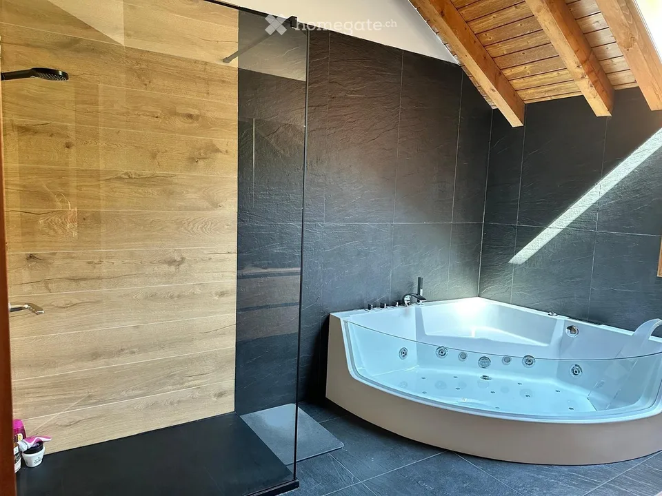 Villa 5.5 pièces rénovée, entre ruisseau et forêt