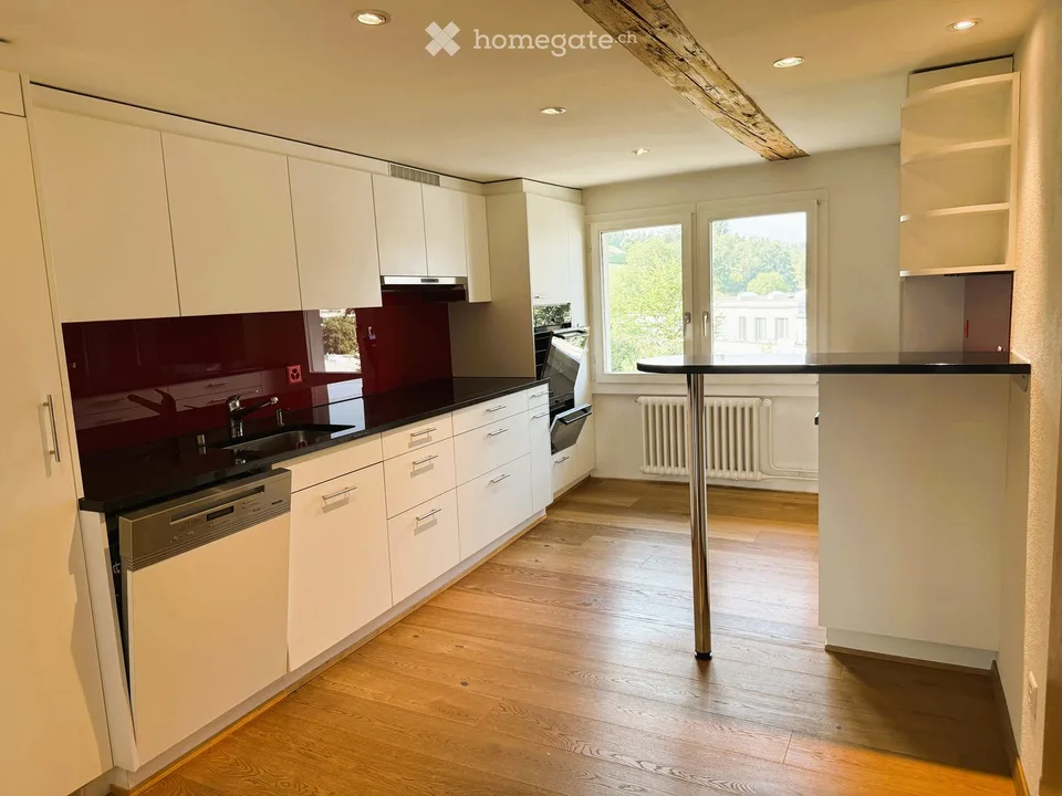 Grosszügige 3,5 Zimmerwohnung in Zürich-Leimbach