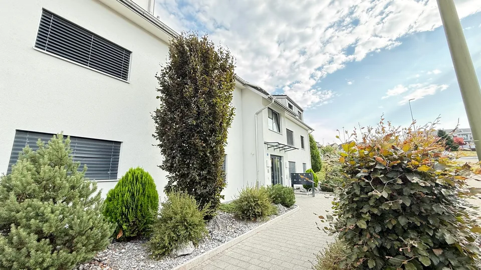 Geräumige 4.5-Zimmer-Wohnung im Erdgeschoss in Richterswil