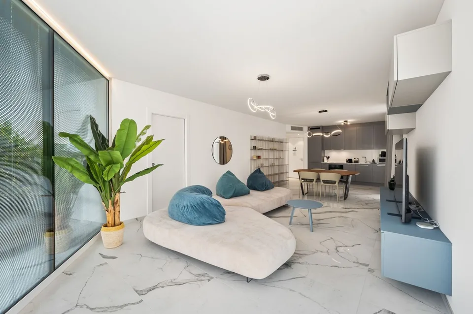 NEUES MÖBLIERTES PENTHOUSE MIT DACHTERRASSE