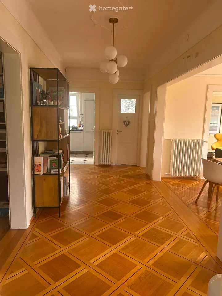 Spacieux appartement de 5.5 pièces avec balcon et vue à Pully