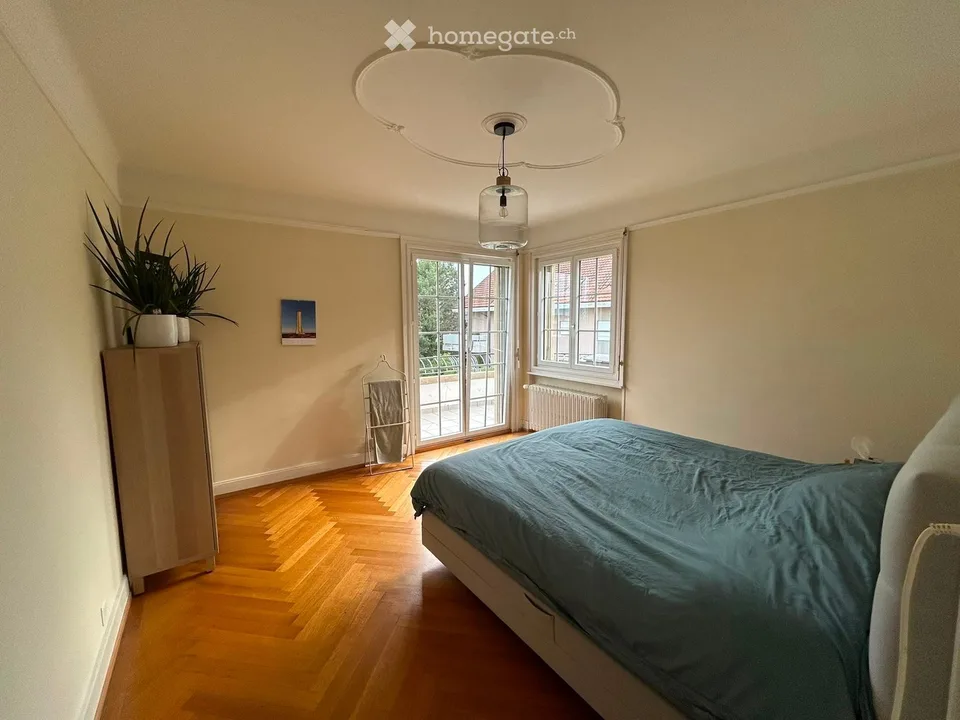 Spacieux appartement de 5.5 pièces avec balcon et vue à Pully