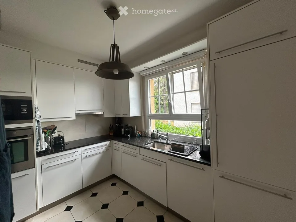 Spacieux appartement de 5.5 pièces avec balcon et vue à Pully