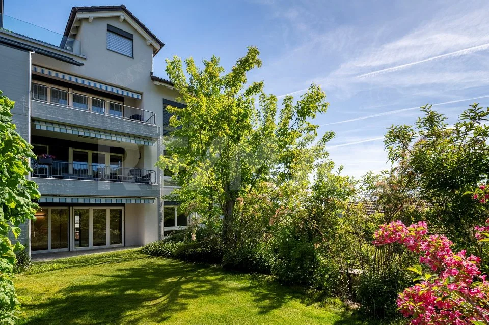 Modernes Wohnen eingebettet in die Natur / Frisch renovierte 4.5 Zimmerwohnung im EG / Im Baurecht