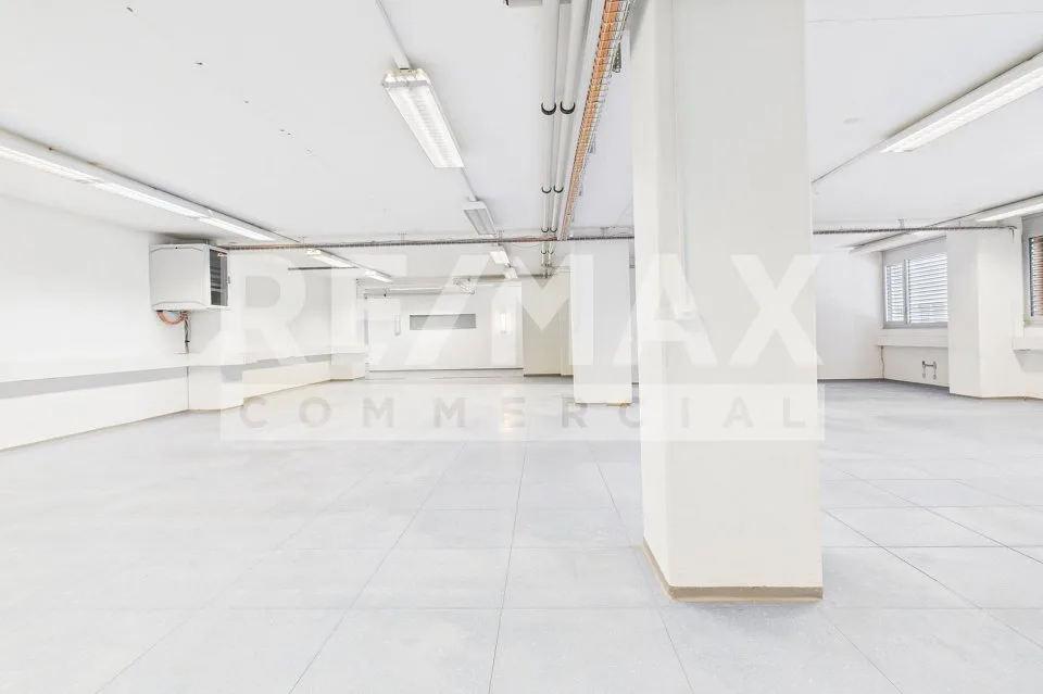 Spazio commerciale attraente con molte possibilità di utilizzo! Ufficio, magazzino, produzione etc.!