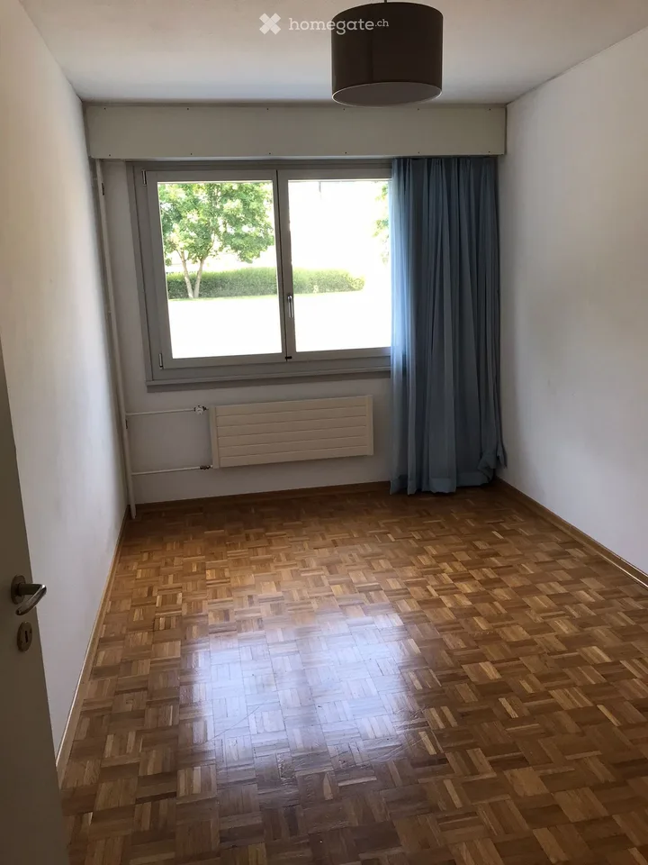 Helles WG-Zimmer in ruhiger Lage in Volketswil