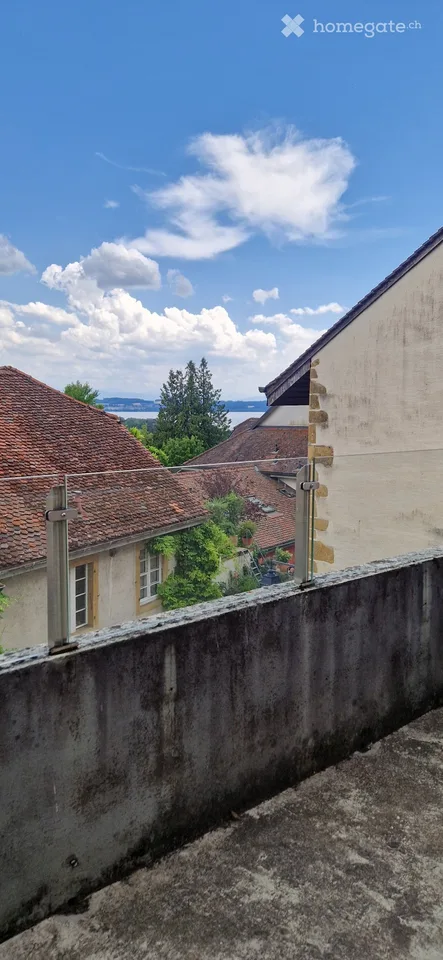 Charmant appartement de 2,5 p. avec balcon + vue à St-Blaise