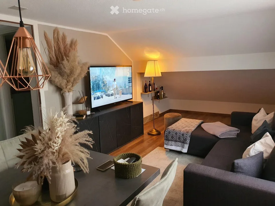 3-Zimmer-Dachwohnung mit Charme in kleinem Mehrfamilienhaus