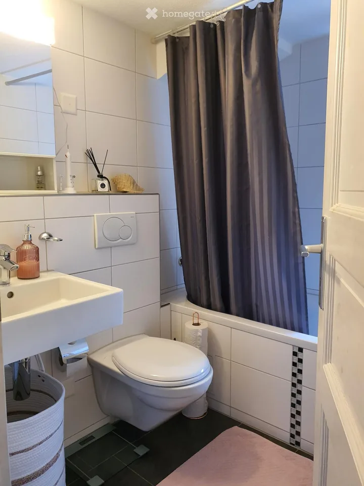 3-Zimmer-Dachwohnung mit Charme in kleinem Mehrfamilienhaus