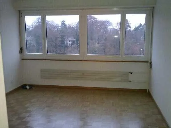 Helle 2.5-Zimmer-Wohnung mit Balkon im 8. Stock in Basel