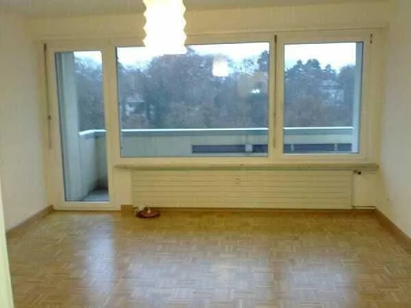 Helle 2.5-Zimmer-Wohnung mit Balkon im 8. Stock in Basel