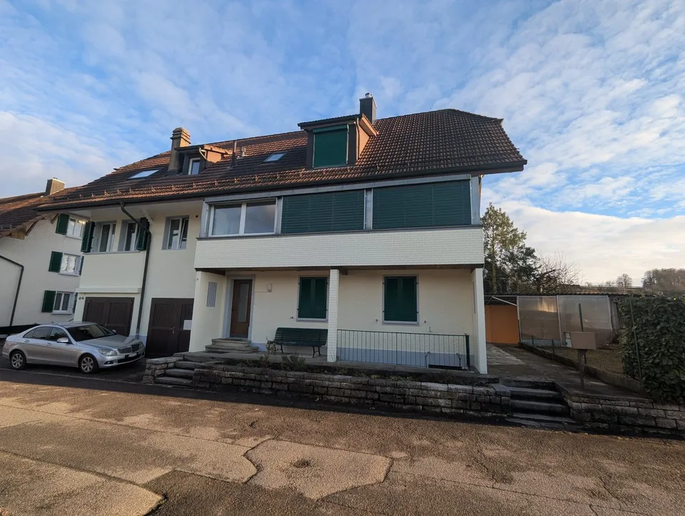 Charmante 4-Zimmer-Wohnung in ruhigem 3 Familienhaus