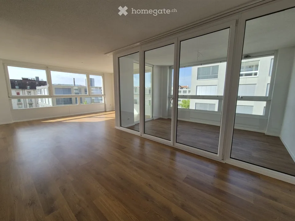 Helle 3.5 Zimmerwohnung mit Loggia, nahe Stadtzentrum