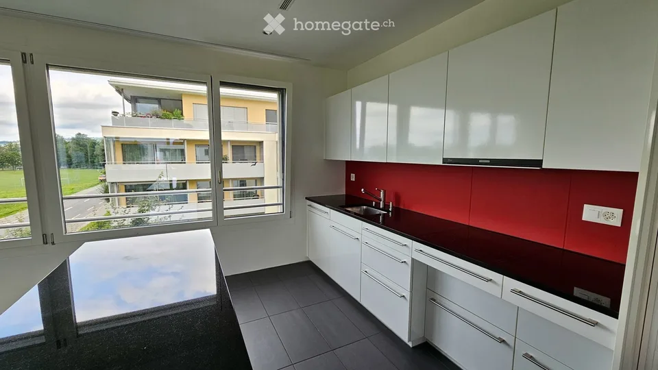 Moderne 3.5-Zimmer-Wohnung mit Seeblick & Wintergarten