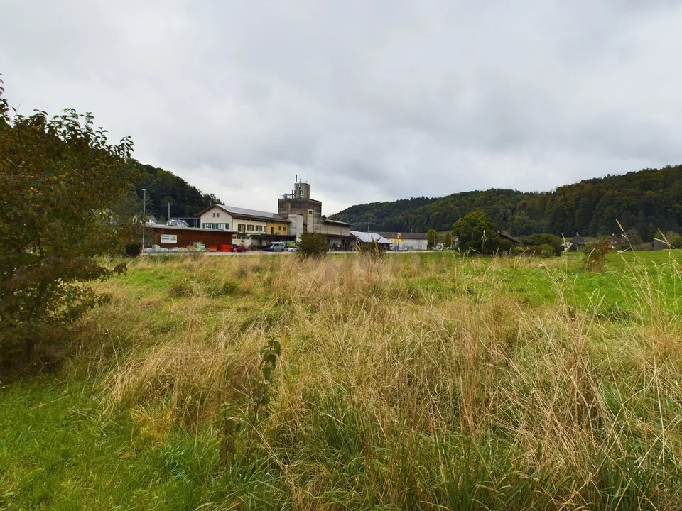 Vielseitiges Baugrundstück in Mischzone M2 - 648 m² für Wohnen & Gewerbe in Riedtwil