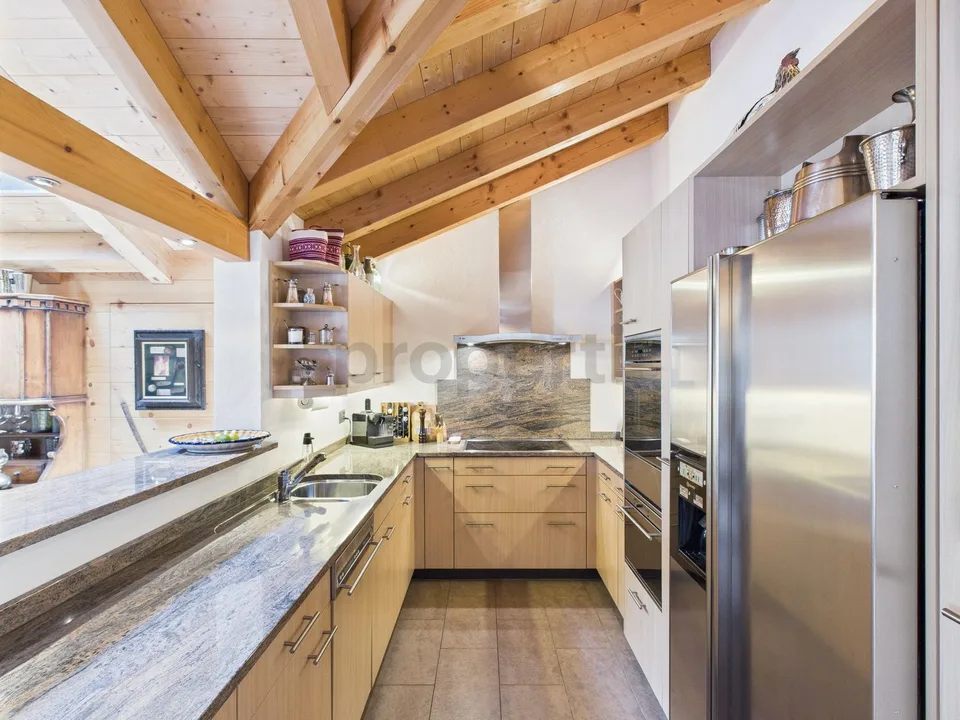 Appartamento lussuoso ed elegante di 6,5 locali nel sottotetto a Meiringen