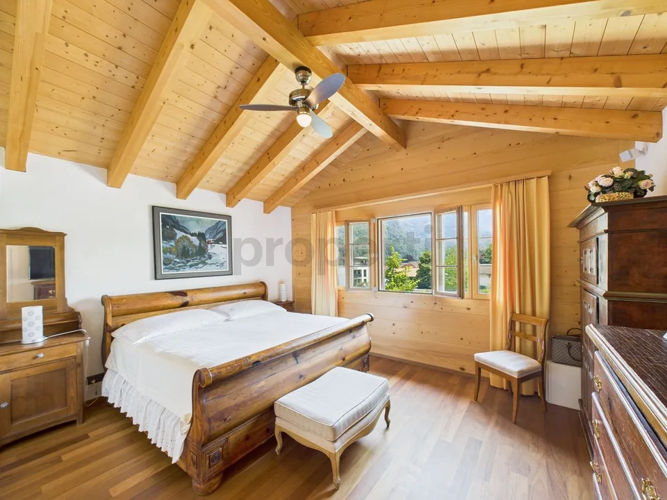 Appartamento lussuoso ed elegante di 6,5 locali nel sottotetto a Meiringen