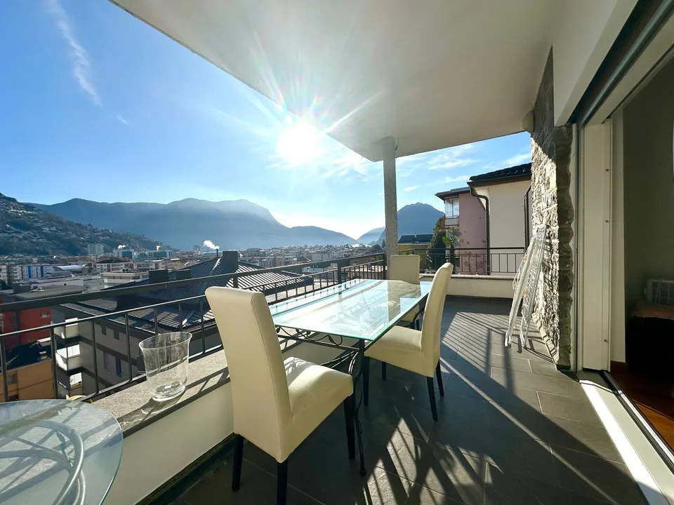 Sonnige Villa mit atemberaubendem Blick