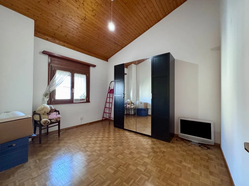 Affascinante casa unifamiliare di 5.5 locali con giardino soleggiato a Morbio Inferiore